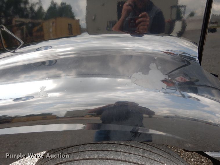 image for item II9607 2005 International 9200i  semi truck