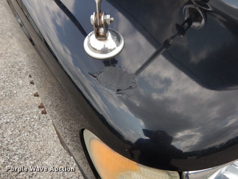 image for item II9607 2005 International 9200i  semi truck