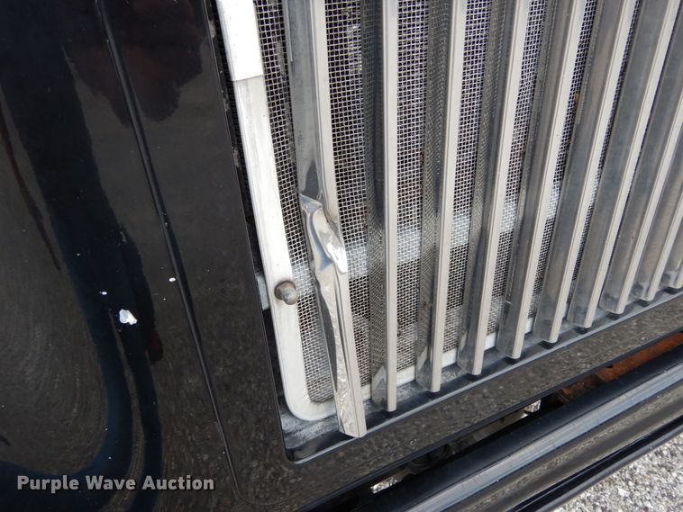 image for item II9607 2005 International 9200i  semi truck