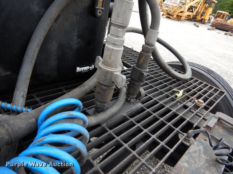 image for item II9607 2005 International 9200i  semi truck