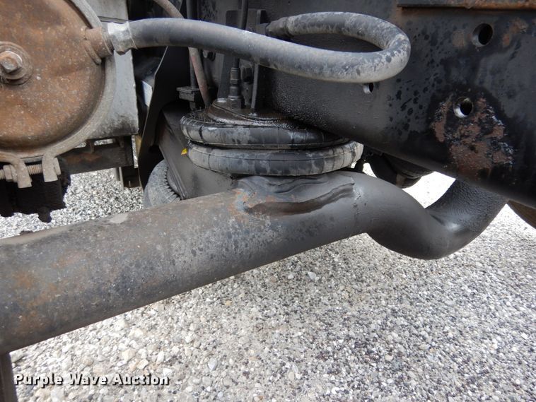 image for item II9607 2005 International 9200i  semi truck