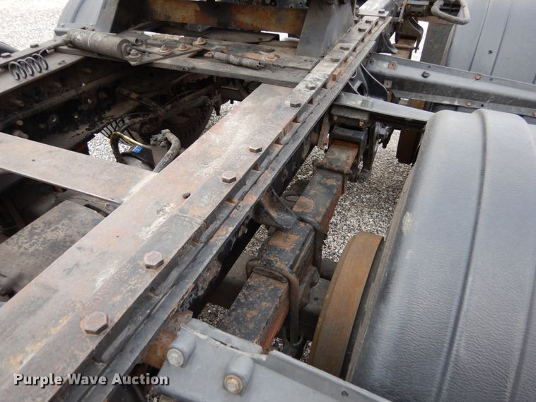 image for item II9607 2005 International 9200i  semi truck