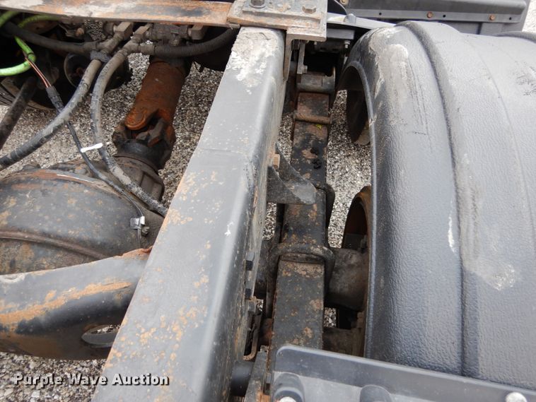 image for item II9607 2005 International 9200i  semi truck