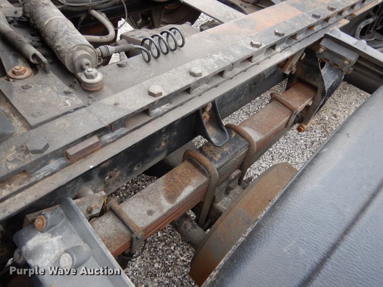 image for item II9607 2005 International 9200i  semi truck