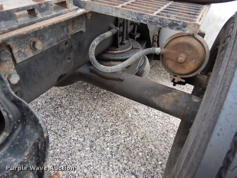 image for item II9607 2005 International 9200i  semi truck