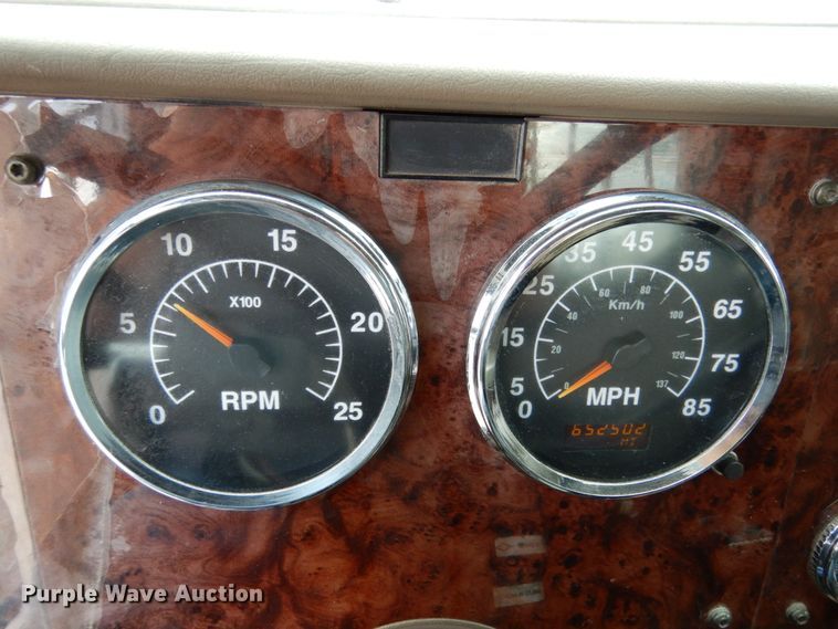 image for item II9607 2005 International 9200i  semi truck