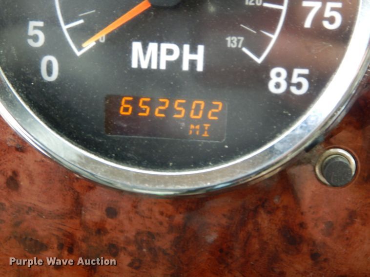 image for item II9607 2005 International 9200i  semi truck