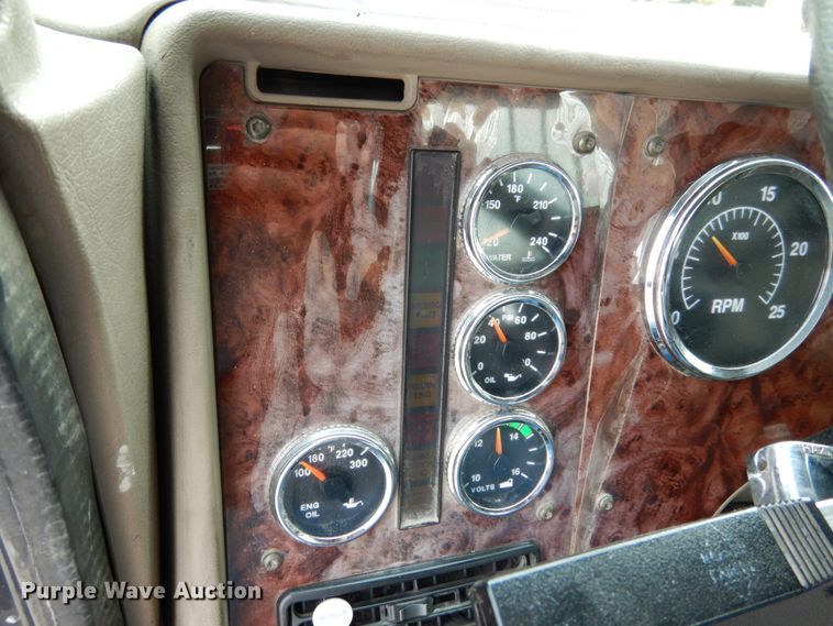 image for item II9607 2005 International 9200i  semi truck