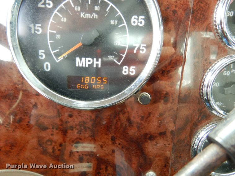 image for item II9607 2005 International 9200i  semi truck