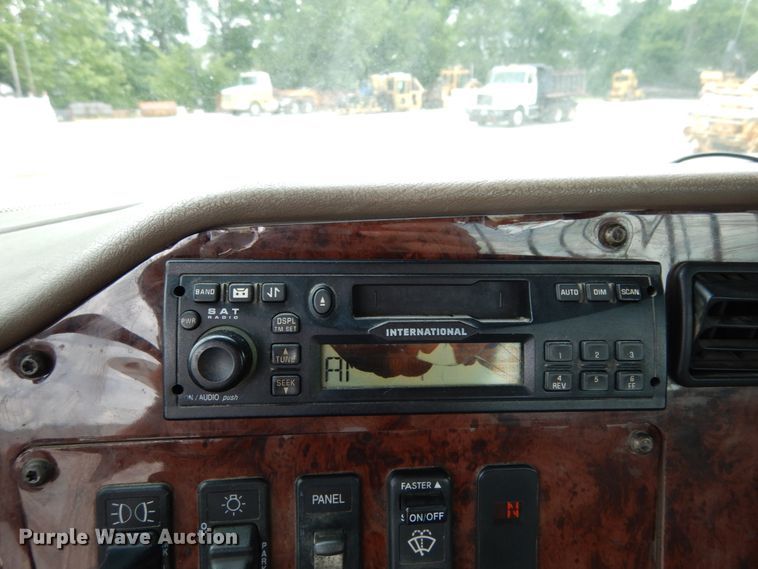 image for item II9607 2005 International 9200i  semi truck