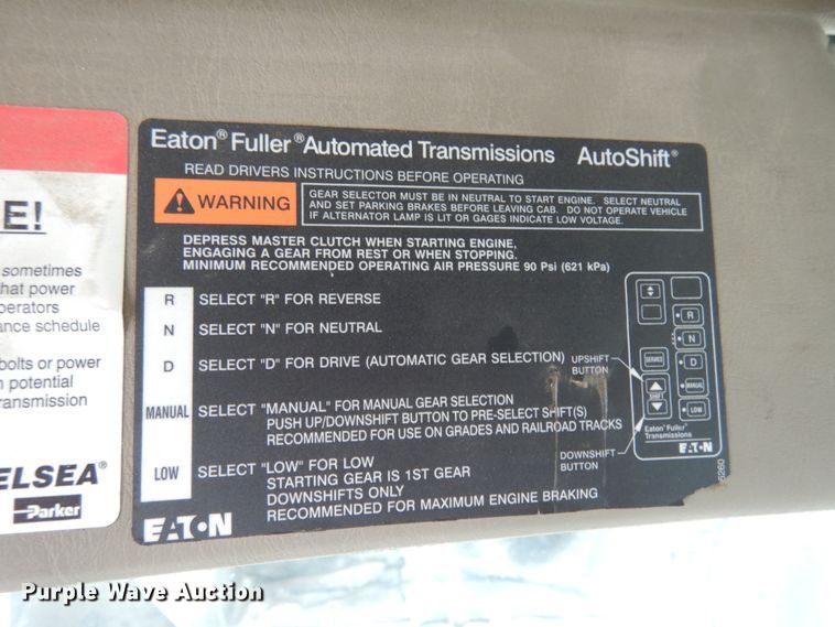 image for item II9607 2005 International 9200i  semi truck