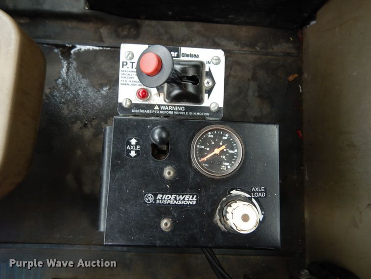 image for item II9607 2005 International 9200i  semi truck