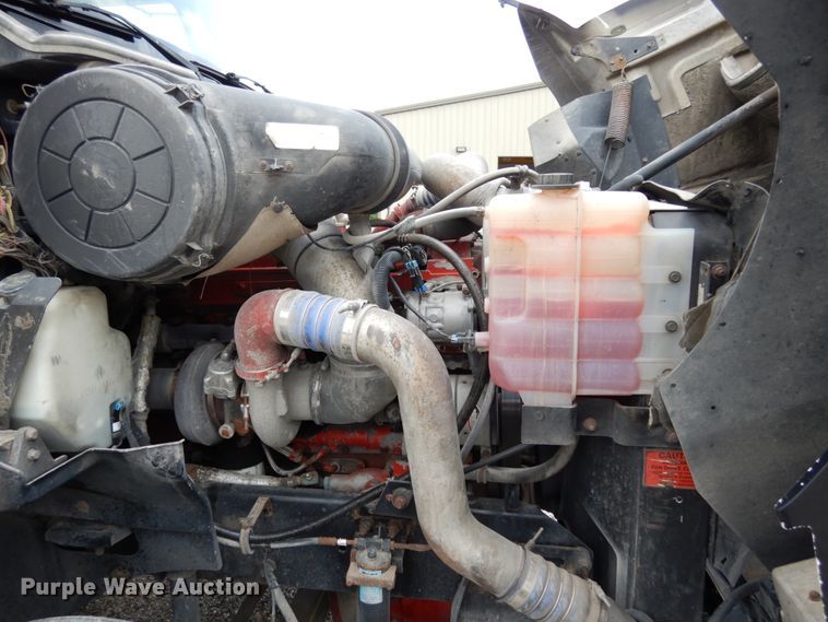 image for item II9607 2005 International 9200i  semi truck