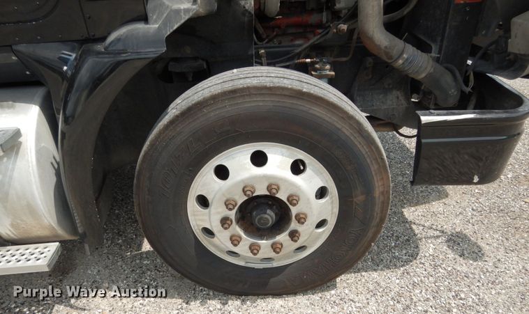 image for item II9607 2005 International 9200i  semi truck