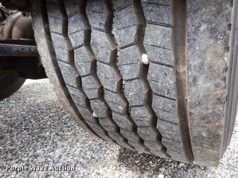 image for item II9607 2005 International 9200i  semi truck