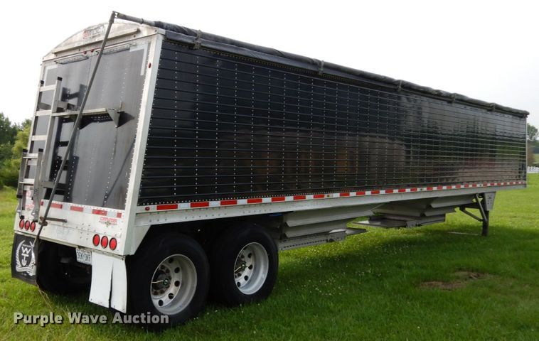 image for item II9612 2015 Wilson DWH-551CB  grain trailer