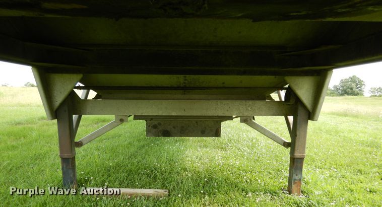 image for item II9612 2015 Wilson DWH-551CB  grain trailer
