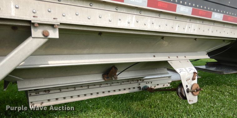 image for item II9612 2015 Wilson DWH-551CB  grain trailer