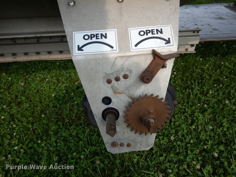 image for item II9612 2015 Wilson DWH-551CB  grain trailer