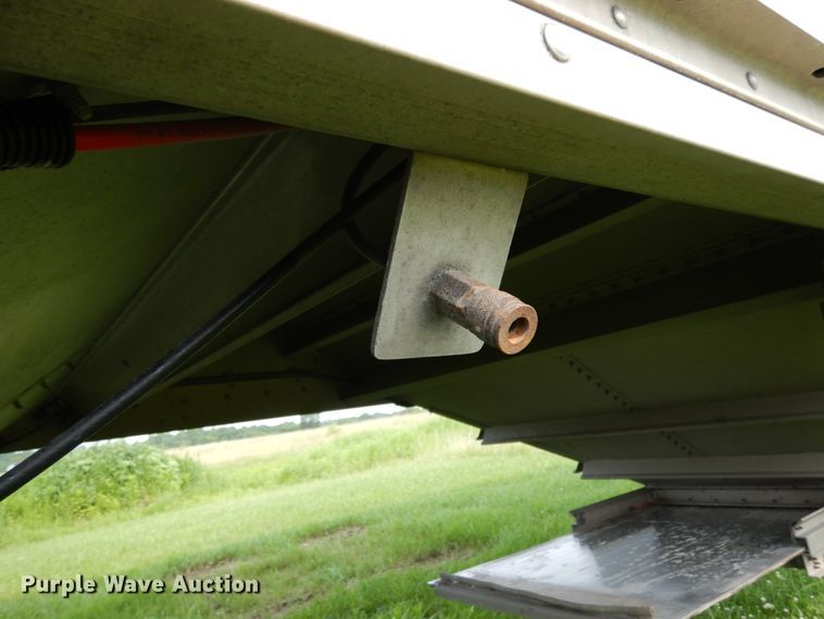 image for item II9612 2015 Wilson DWH-551CB  grain trailer