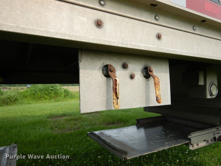 image for item II9612 2015 Wilson DWH-551CB  grain trailer