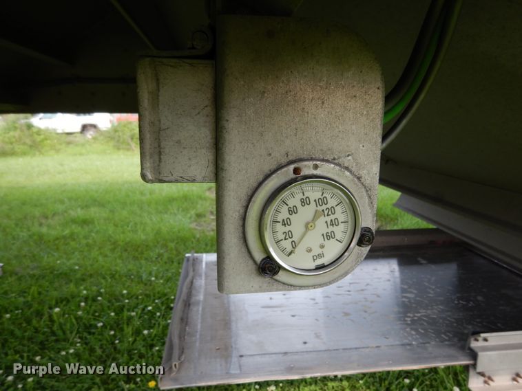 image for item II9612 2015 Wilson DWH-551CB  grain trailer