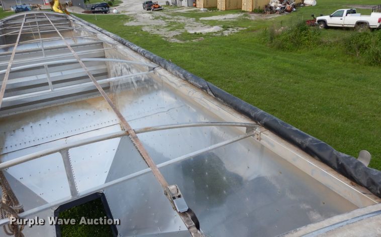 image for item II9612 2015 Wilson DWH-551CB  grain trailer