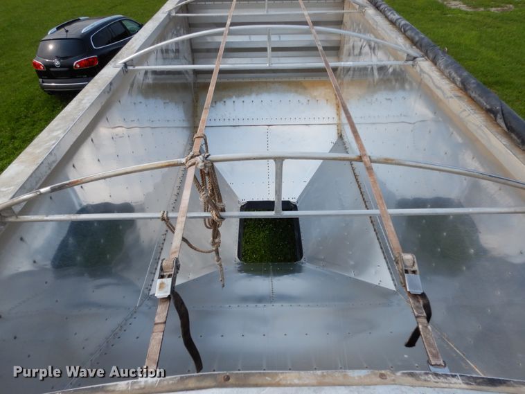 image for item II9612 2015 Wilson DWH-551CB  grain trailer