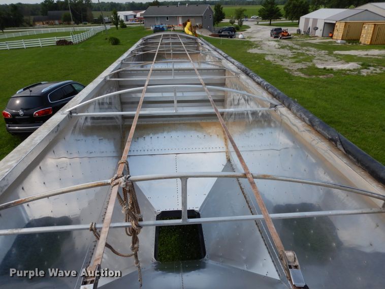 image for item II9612 2015 Wilson DWH-551CB  grain trailer