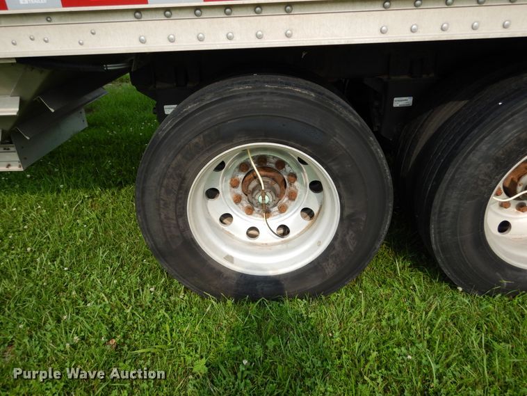 image for item II9612 2015 Wilson DWH-551CB  grain trailer