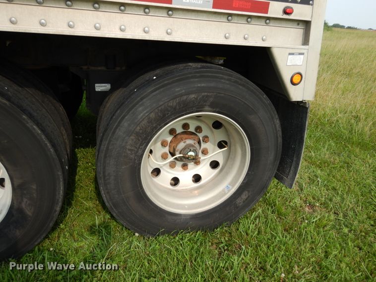 image for item II9612 2015 Wilson DWH-551CB  grain trailer