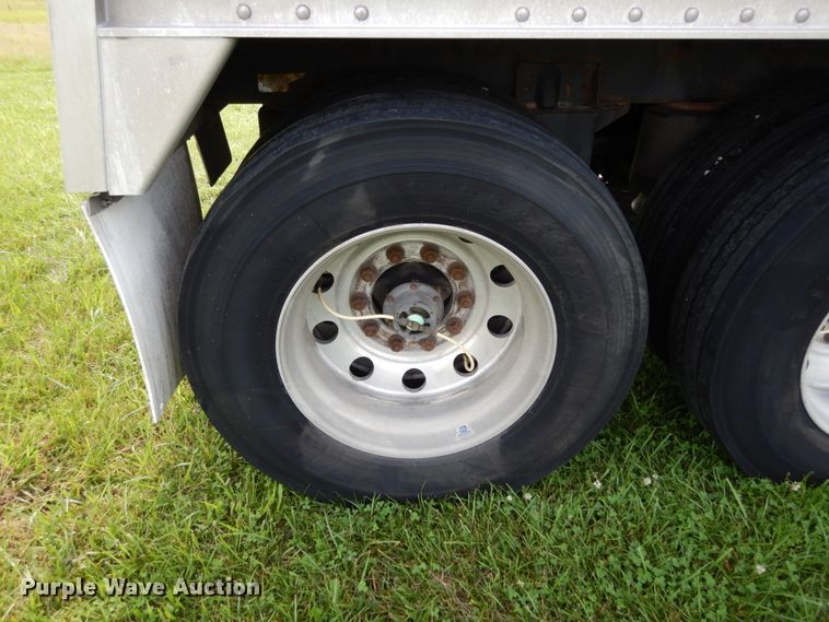 image for item II9612 2015 Wilson DWH-551CB  grain trailer