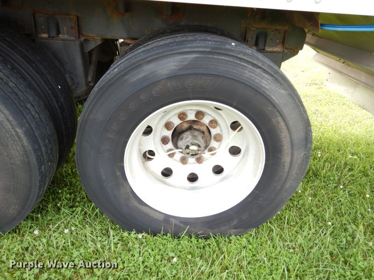 image for item II9612 2015 Wilson DWH-551CB  grain trailer