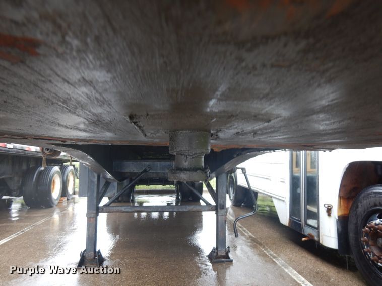 image for item IL9874 1999 Liberty  flatbed trailer