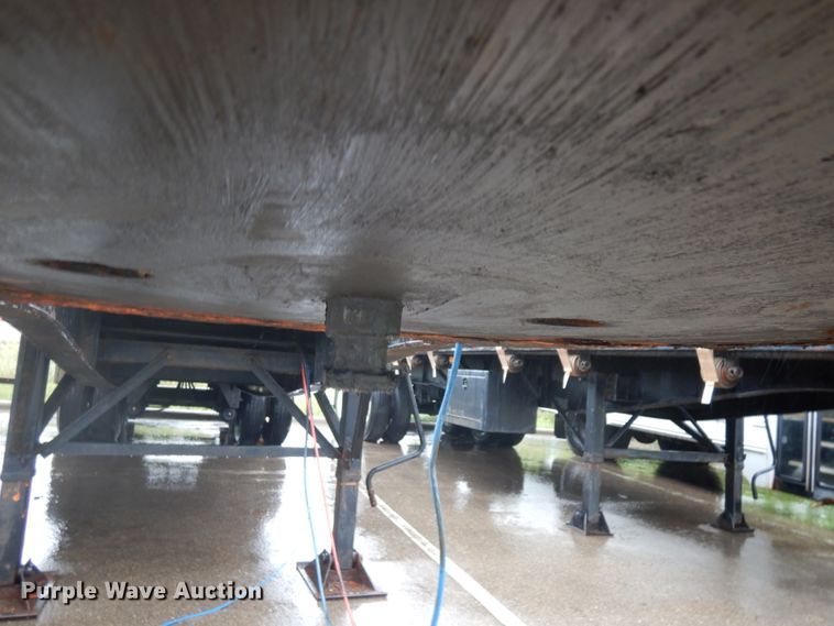 image for item IL9875 2011 Great Dane  flatbed trailer