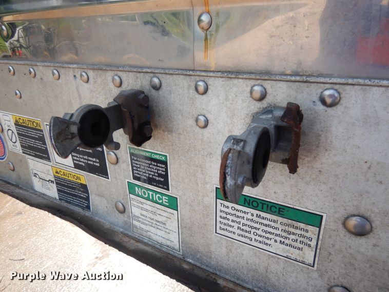 image for item IL9923 2009 Wilson DWH-500 Pace Setter  grain trailer