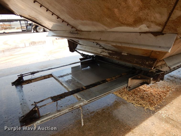 image for item IL9923 2009 Wilson DWH-500 Pace Setter  grain trailer