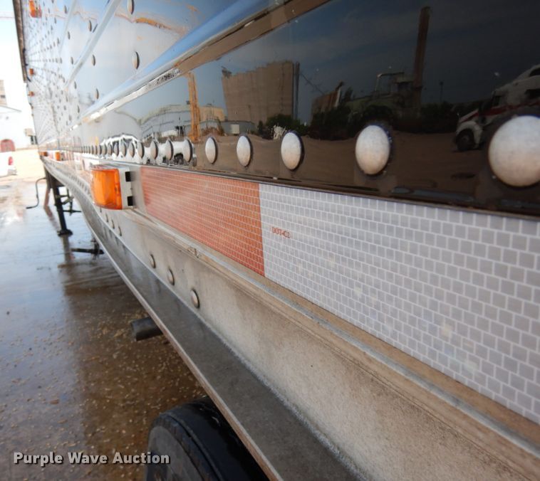 image for item IL9923 2009 Wilson DWH-500 Pace Setter  grain trailer