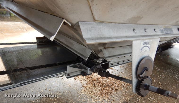 image for item IL9923 2009 Wilson DWH-500 Pace Setter  grain trailer