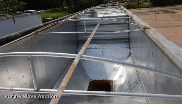 image for item IL9923 2009 Wilson DWH-500 Pace Setter  grain trailer