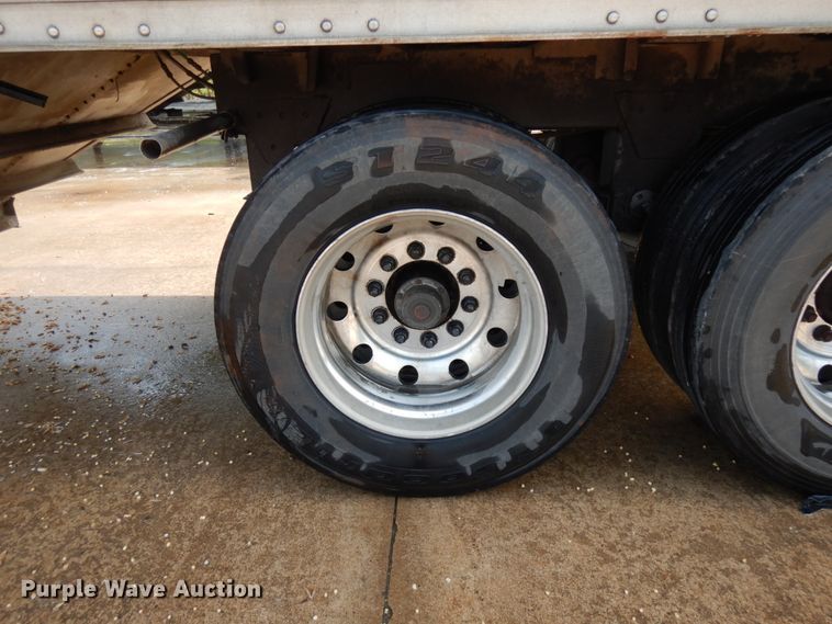 image for item IL9923 2009 Wilson DWH-500 Pace Setter  grain trailer