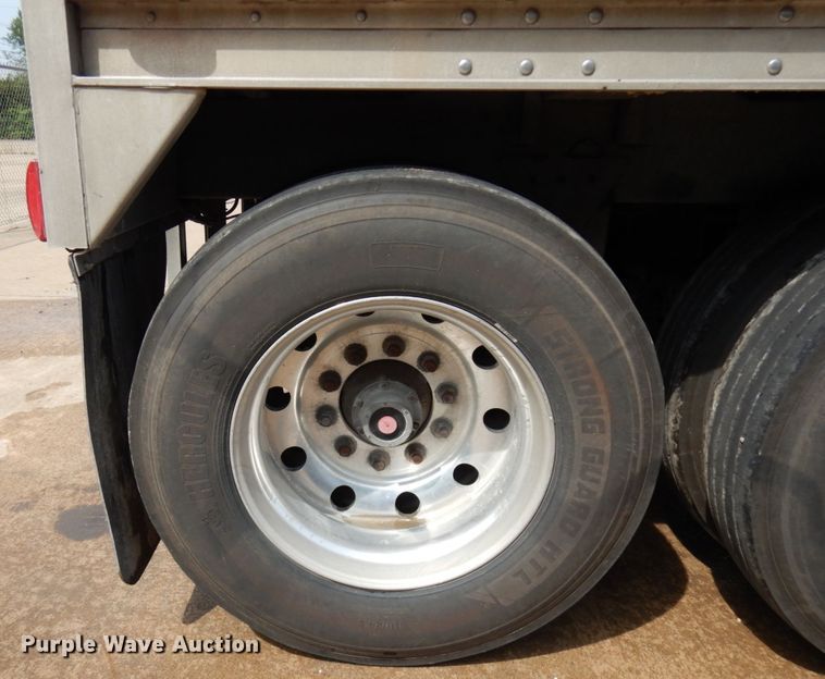 image for item IL9923 2009 Wilson DWH-500 Pace Setter  grain trailer