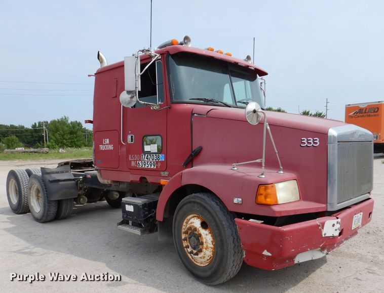 image for item IN9771 1994 WhiteGMC Aero WIA  semi truck