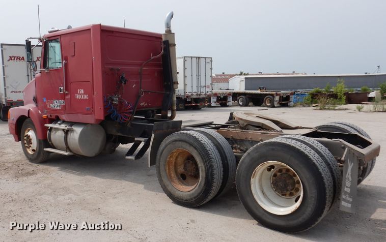 image for item IN9771 1994 WhiteGMC Aero WIA  semi truck