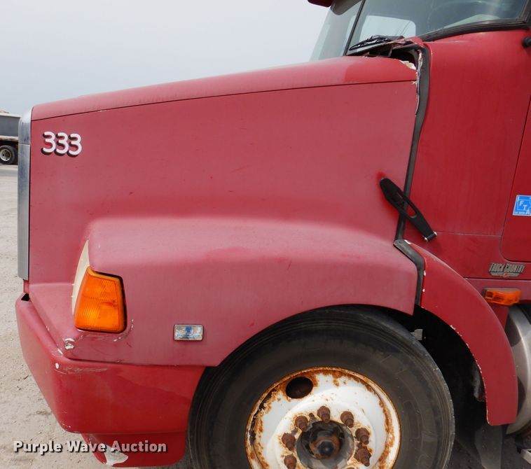 image for item IN9771 1994 WhiteGMC Aero WIA  semi truck