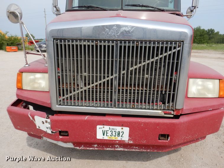 image for item IN9771 1994 WhiteGMC Aero WIA  semi truck