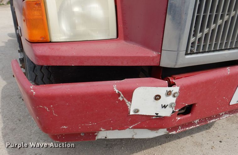 image for item IN9771 1994 WhiteGMC Aero WIA  semi truck