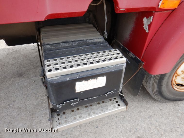 image for item IN9771 1994 WhiteGMC Aero WIA  semi truck