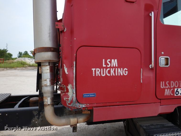 image for item IN9771 1994 WhiteGMC Aero WIA  semi truck