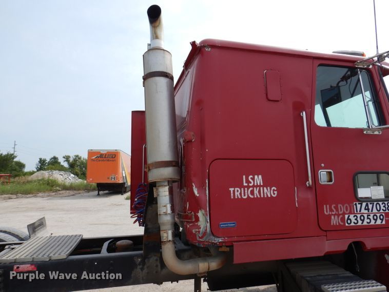 image for item IN9771 1994 WhiteGMC Aero WIA  semi truck